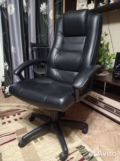 Офисное кресло для руководителя бу