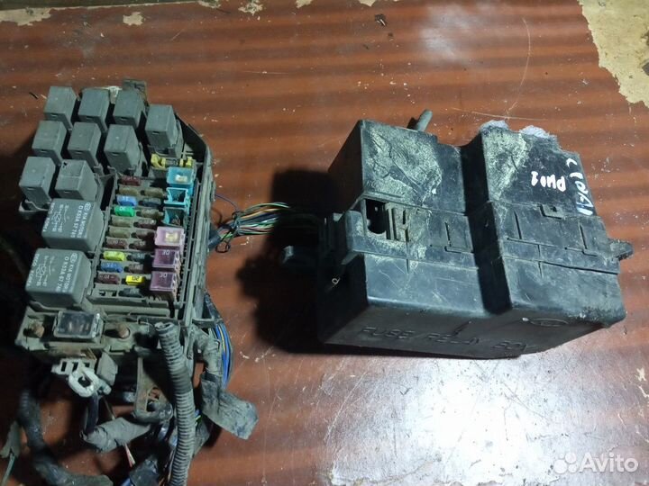 Блок предохранителей Kia Rio 1