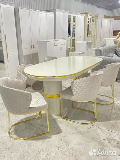 Стол и стулья