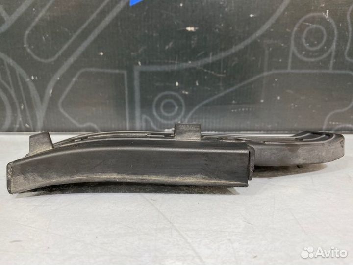 Крепление бампера переднее правое Volkswagen