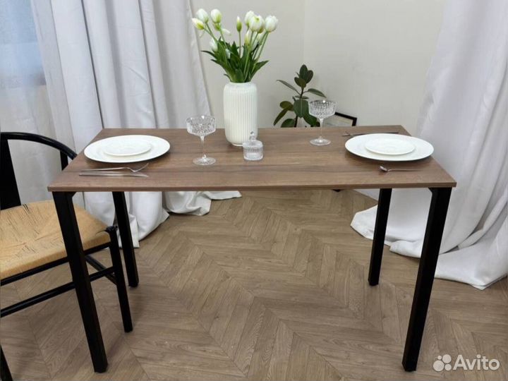 Стол кухонный