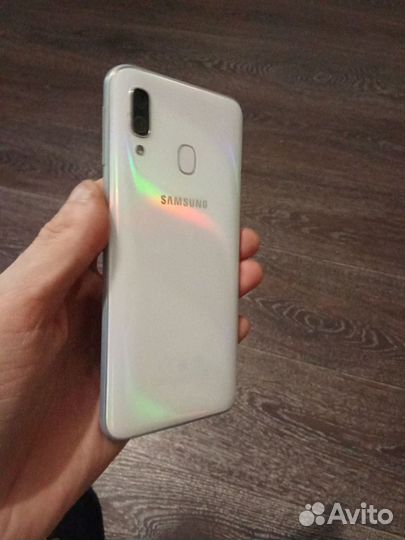 Samsung Galaxy A40, 4/128 ГБ