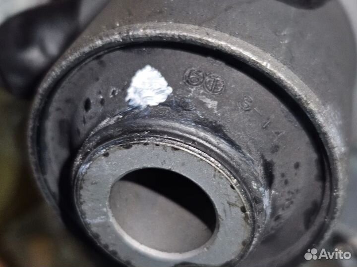 Сайлентблок верхнего рычага Mitsubishi L200 Pajero