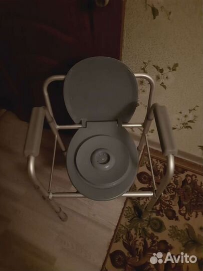 Санитарный стул для больных amrus