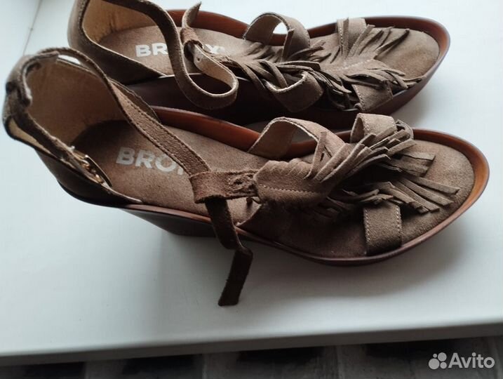 Замшевые босоножки 41