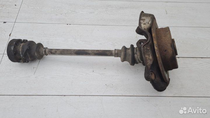 Кулак задний правый Mercedes E-Class W124 111.940