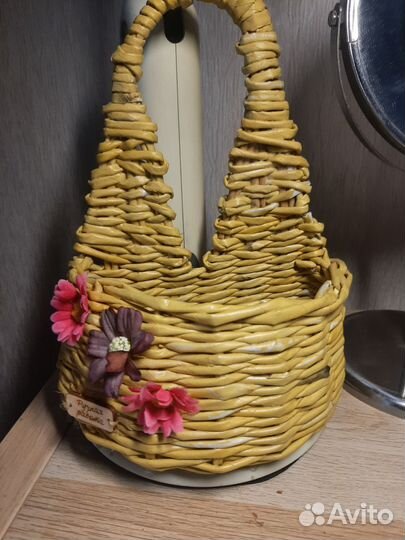 Корзина плетеная из бумажной лозы