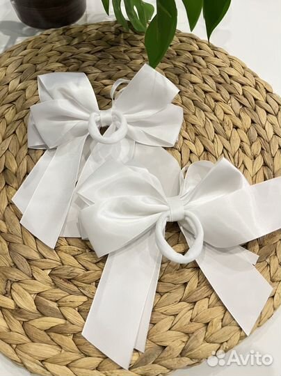 Банты белые для волос на резинке девочке