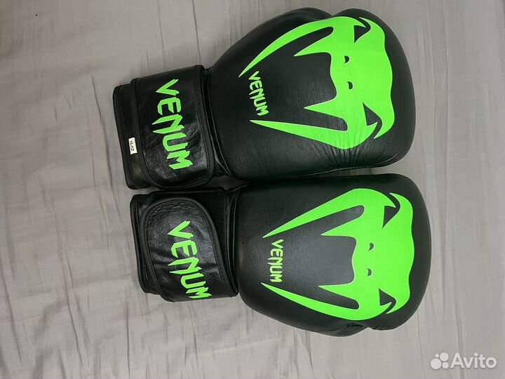 Перчатки боксерские Venum