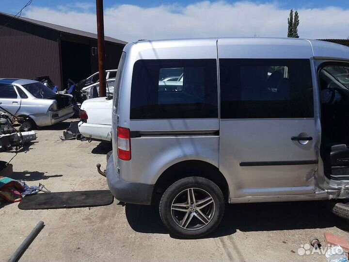 Крыло правое заднее Volkswagen Caddy III