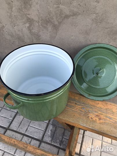 Кастрюля эмалированная большая