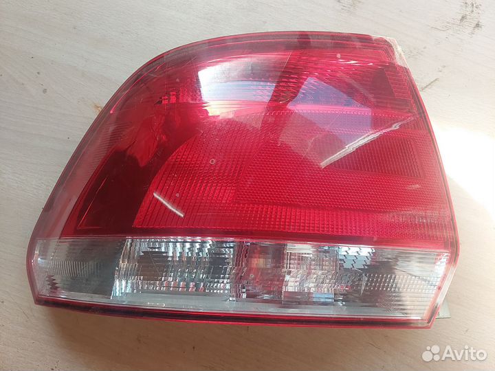 Задний левый фонарь polo