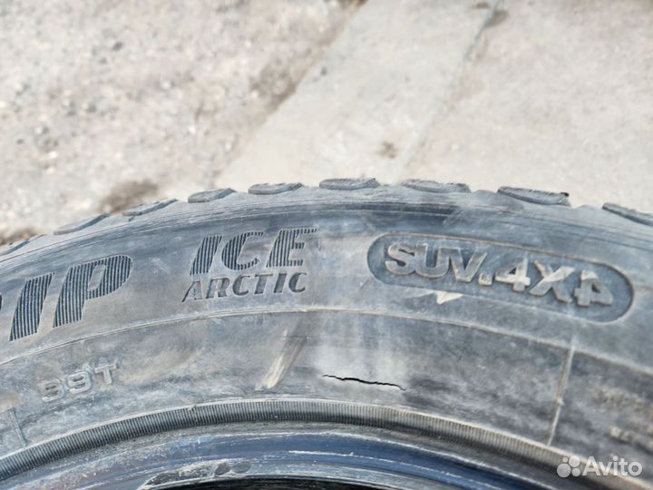 Goodyear UltraGrip Ice Arctic SUV 215/65 R17 99T