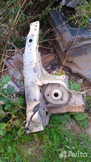 Лонжерон с брызговиком Фольксваген Кадди 3