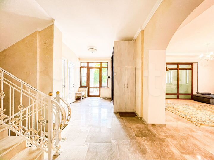 Дом 450 м² на участке 7 сот.