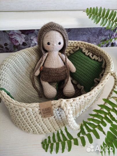 Кукла вязаная в колыбельке