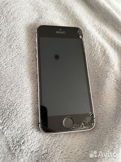 Телефон iPhone SE