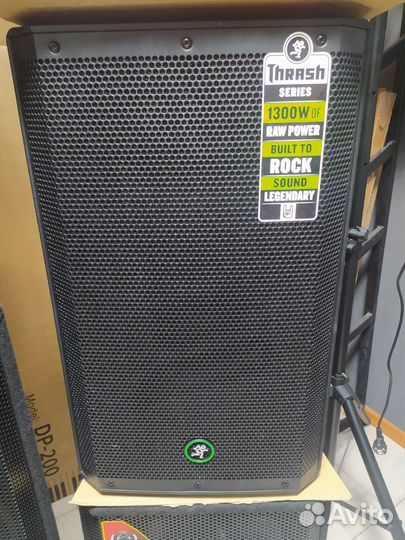 Колонка mackie Thrash215