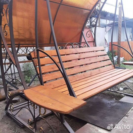 Семейная качель с откидной спинкой и столиками