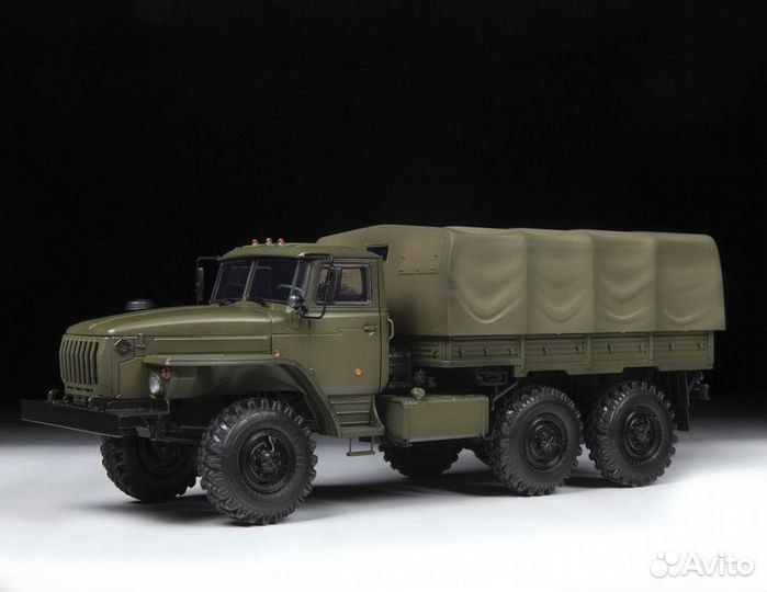 Российский армейский грузовик Урал-4320 3654