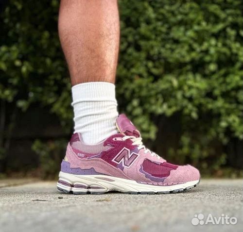 Кроссовки женские New Balance 2002R