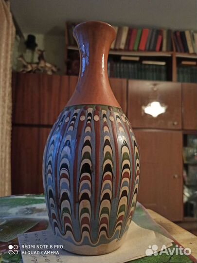 Глиняный кувшин и стаканчики