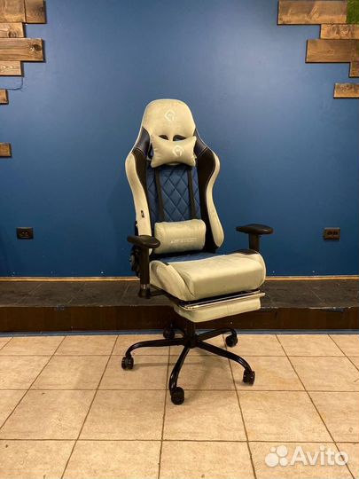 Геймерское кресло тканевое с подножкой