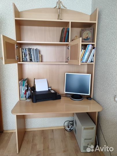 Компьютерный стол. Школьный стол, Школьный уголок