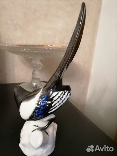 Фарфоровая статуэтка 