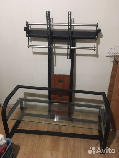 Стойка под телевизор с кронштейном