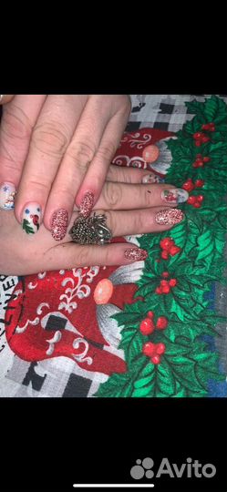 Модель на маникюр