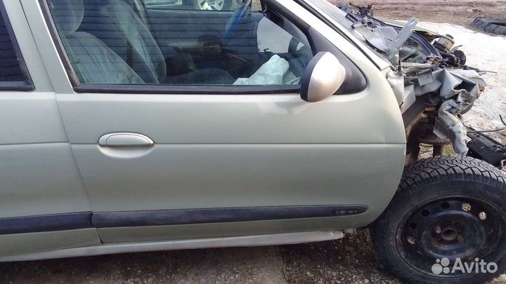 Дверь передняя правая Рено Меган 1