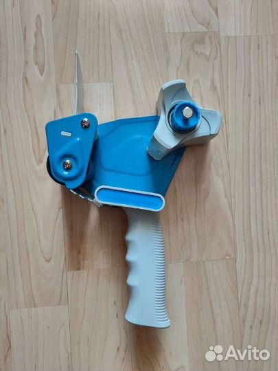 Диспенсер для скотча