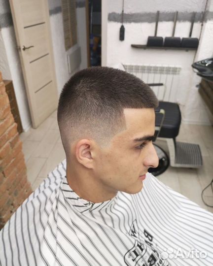 Барбер. Стрижка. В центре
