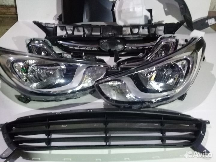 Решетка бампера нижняя Hyundai Solaris