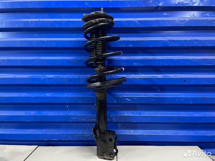 Амортизатор передний левый Toyota Highlander XU40