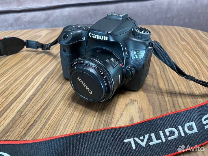Canon EOS 70D с объективом