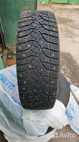 Bridgestone Blizzak Spike-02 SUV 235/65 R17 108