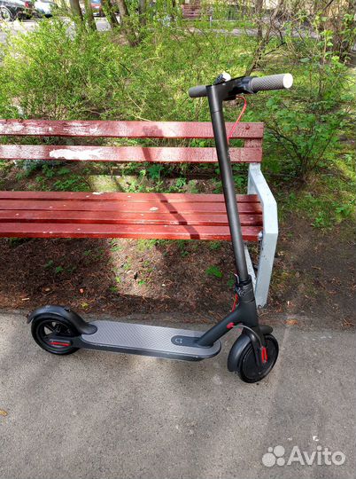 Оригинальные запчасти, зарядное уст. xiaomi m365