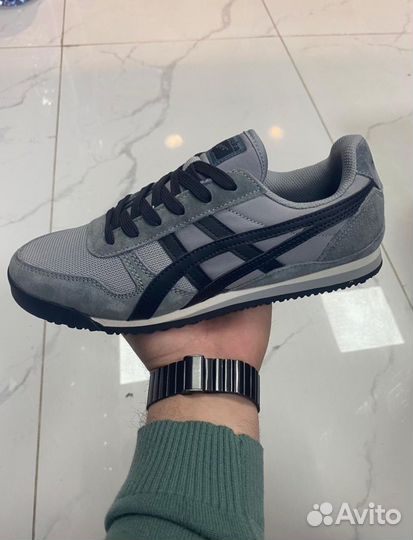 Кроссовки Asics