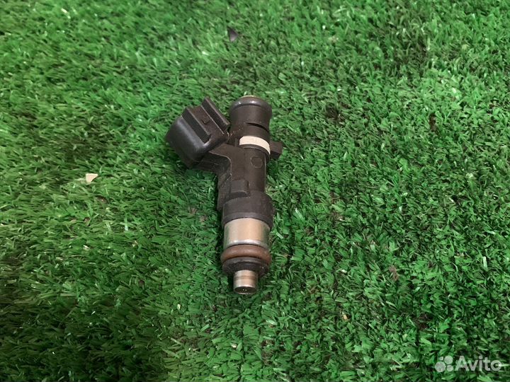 Форсунка 2.5 Вольво S60 V60 B5254T 30757534