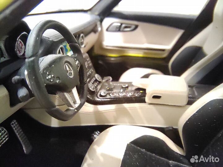 1:18 Mercedes Benz SLS AMG 2010 Minichamps