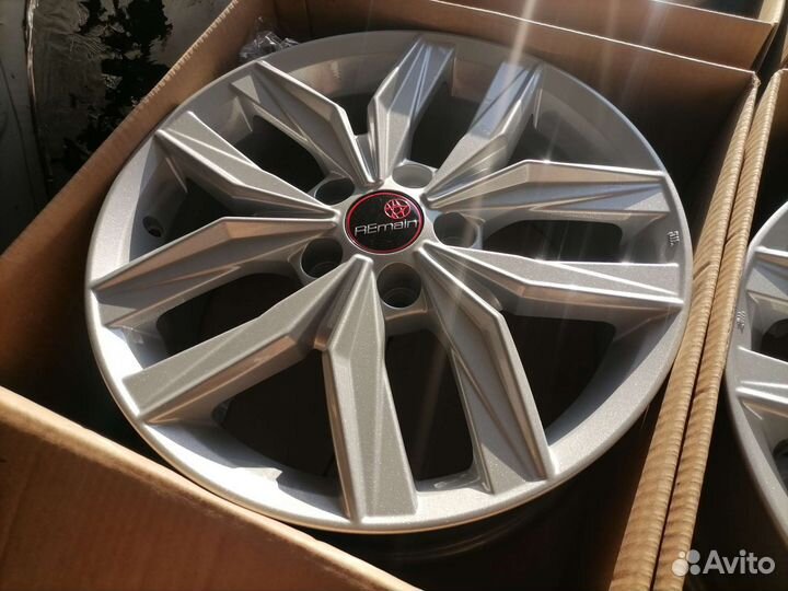 Новые Toyota Camry, Carolla R17