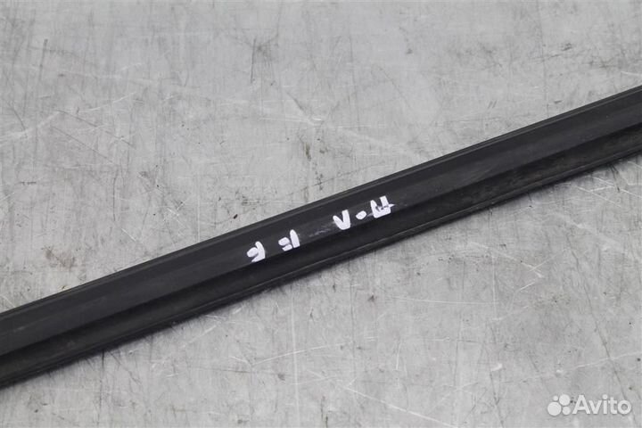 Уплотнитель стекла двери передней левой Ford Focu