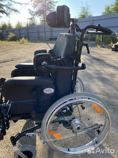 Коляска инвалидная, почти новая