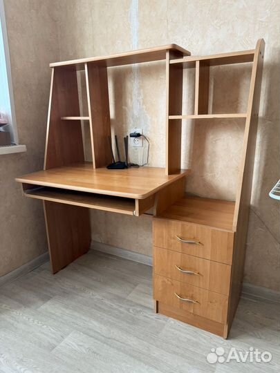 Письменный стол