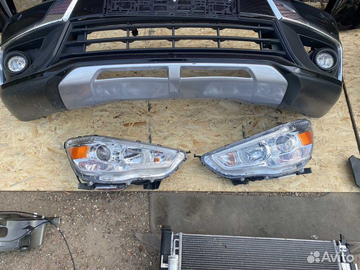 Передняя часть авто Митсубиси асх