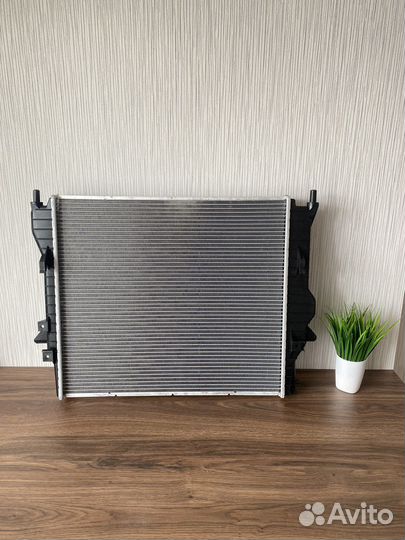 Радиатор основной Jaguar XF XJ 3.0 4.2 бензин