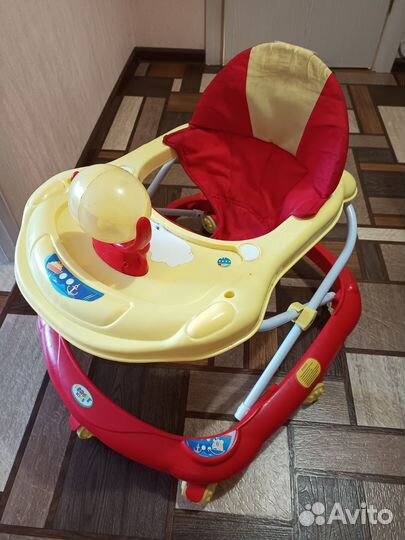 Детская кроватка с маятником и ящиком