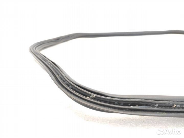 Уплотнительная резинка крышки багажника